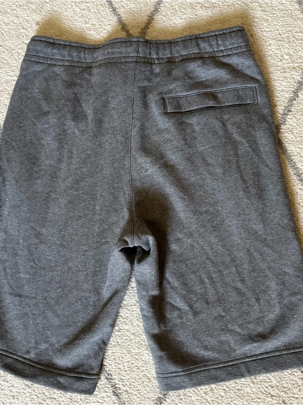 NIKE YOUTH ATHLETIC SWEAT SHORTS — SIZE SMALL — GRAY